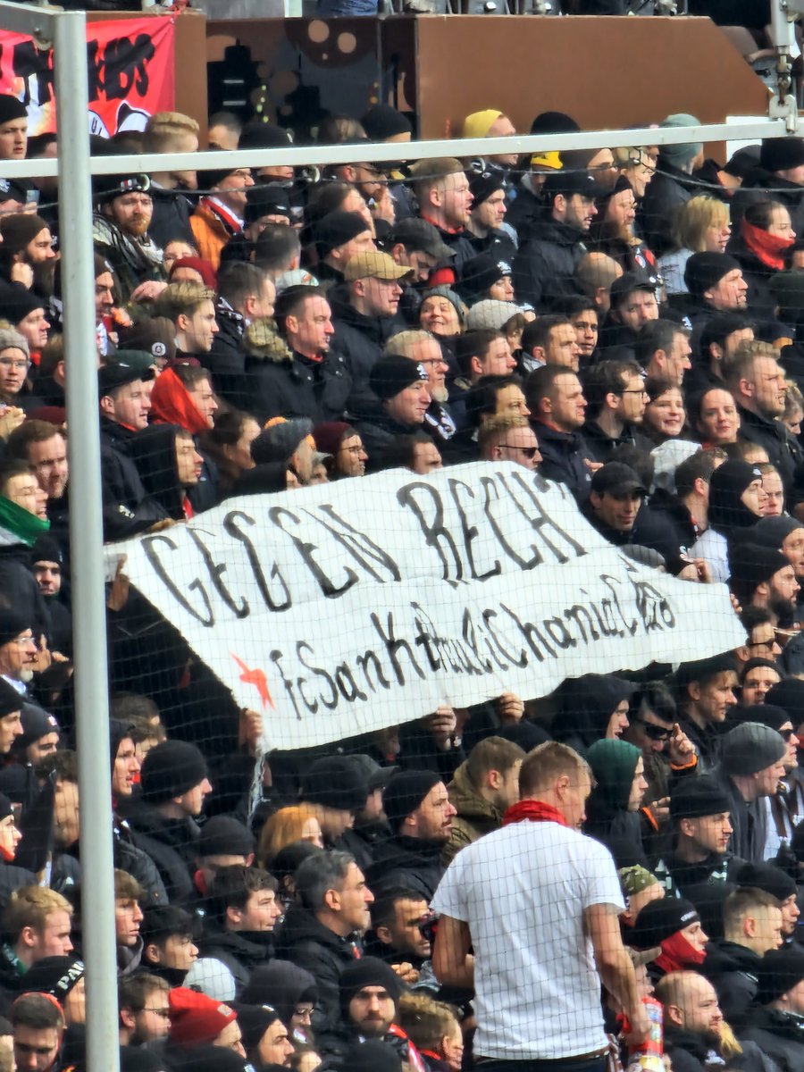 nomisschmitz's tweet photo. @LillyBlaudszun ScHeIsS sT. pAuLi 🤡 https://t.co/N7iqnVMYOz