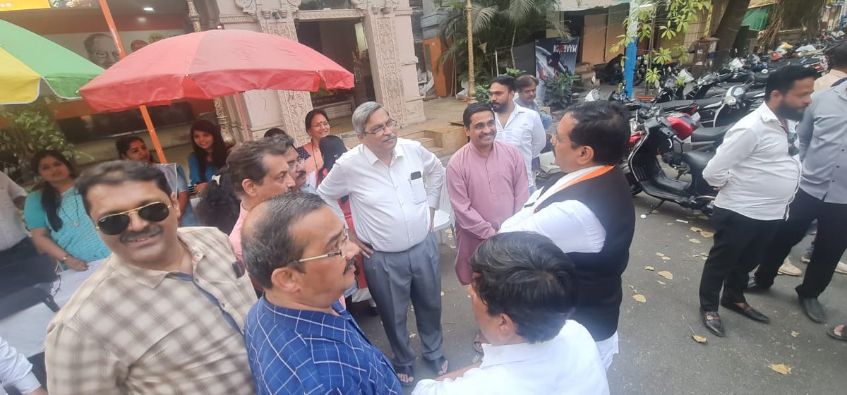 PandeRajeshBJP's tweet photo. #कसबाविधानसभापोटनिवडणूक साठी आज मतदान पार पडले. शहरातील वेगवेगळ्या मतदानकेंद्रांवर जाऊन आढावा घेतला. आपला कार्यकर्ता समर्पण भावनेतून काम करत जबाबदारी उत्तमरित्या पार पाडत आहे.
#कसब्यात_कमळच
#BJP4Kasba #Rasne4Kasba #कसब्याची_पसंत_रासने_हेमंत #कसबा #विधानसभा #Hemant #Rasane https://t.co/N8L3ONJ7qq