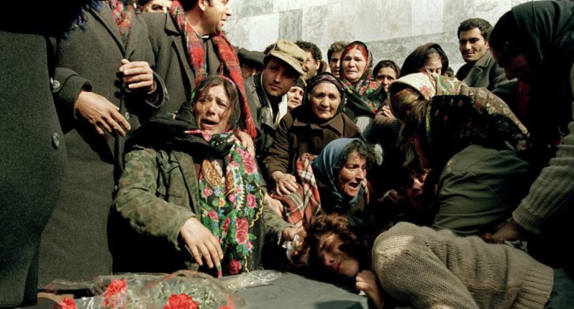 ASALA militanlarının komutanlık yaptığı Ermeni silahlı güçlerinin 25-26 Şubat 1992’de 600’den fazla Azerbaycan Türkü’nü vahşice katlettiği Hocalı Soykırımı’nı unutmadık. Şehitlerimizi rahmetle anıyoruz. Zaman aşımı olmayan bu insanlığa karşı suçu işleyenler elbet hesap verecek.