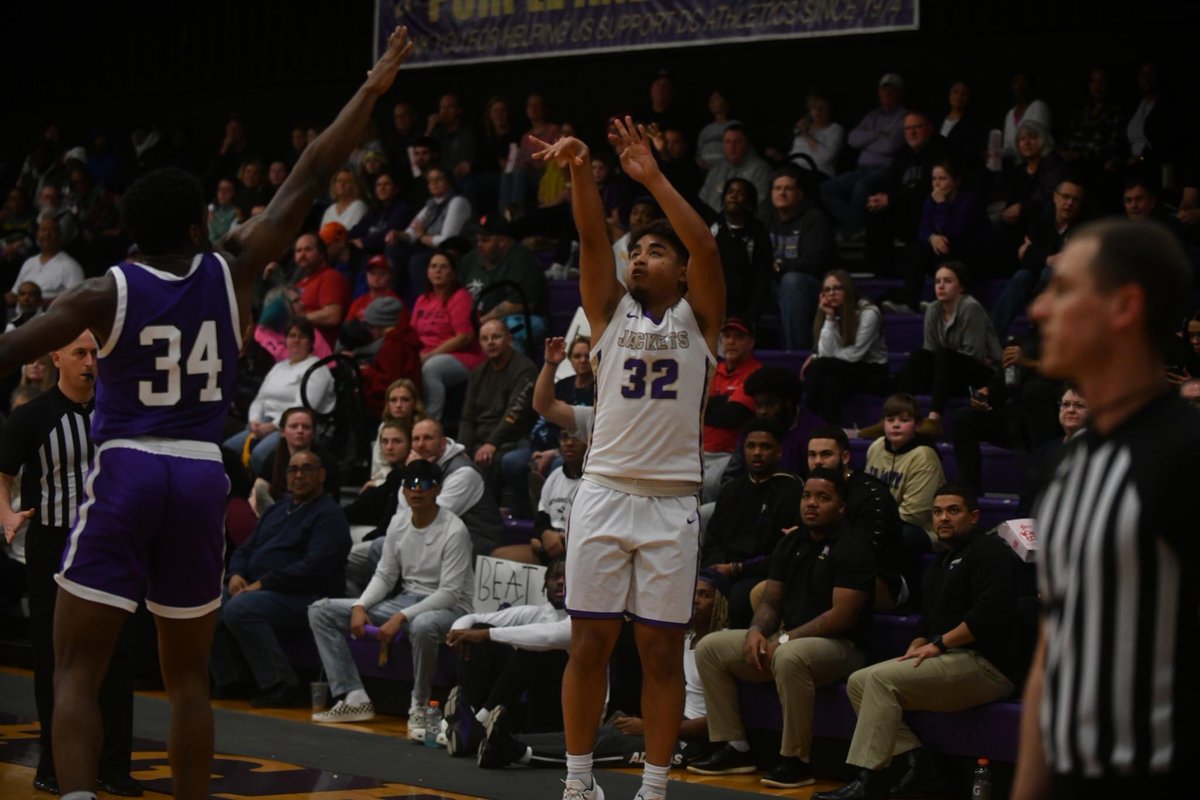 jeromme200's tweet photo. I always dreamed of playing college ball, and I did it for 4 years, started a few games, shot 40% my last 3 years from 3. Most of all I got to do what I love at the next level. Thank you to everyone who helped me get here. 
I will always love this game❤️ #32out🫡❤️ https://t.co/ZdCSKRAurk