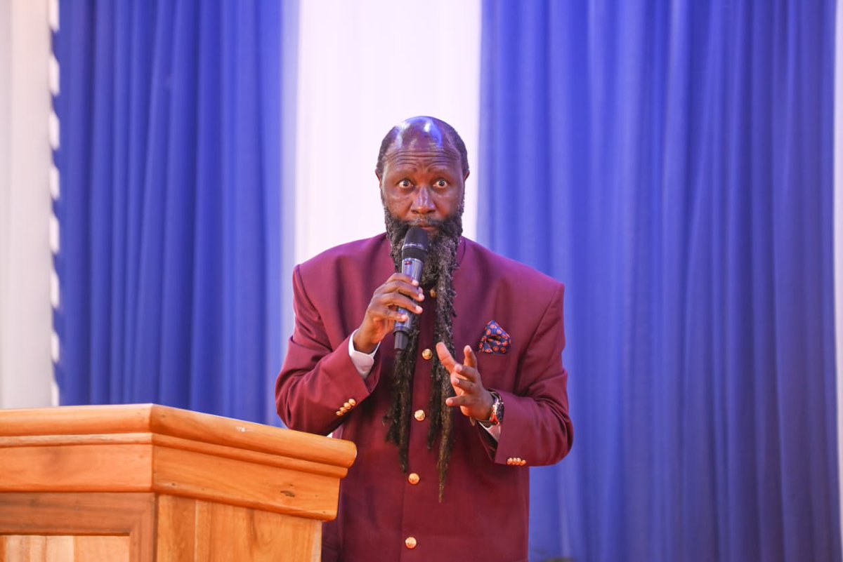KoechRedempta's tweet photo. #ProfetaDaChuva is back to the church landscape now whom by one command commanding the heavens to open, and the heavens obeys them. It was well written that the prophet Elijah will come before the coming of MESSIAH and now that HE is back then the coming of MESSIAH is near https://t.co/NxZw4zVsti