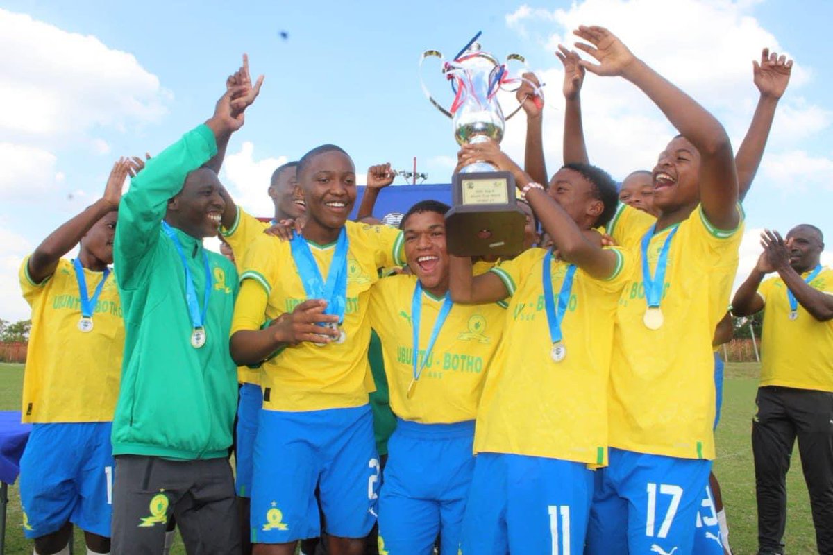 SafaGauteng's tweet photo. MAMELODI SUNDOWNS UNDER 17 CHAMPIONS 

🏆🏆🏆

⚽️

#gdlfinals
#safagauteng
#HomeOfChampions
#idiskiwayawaya https://t.co/qW93KahQIy