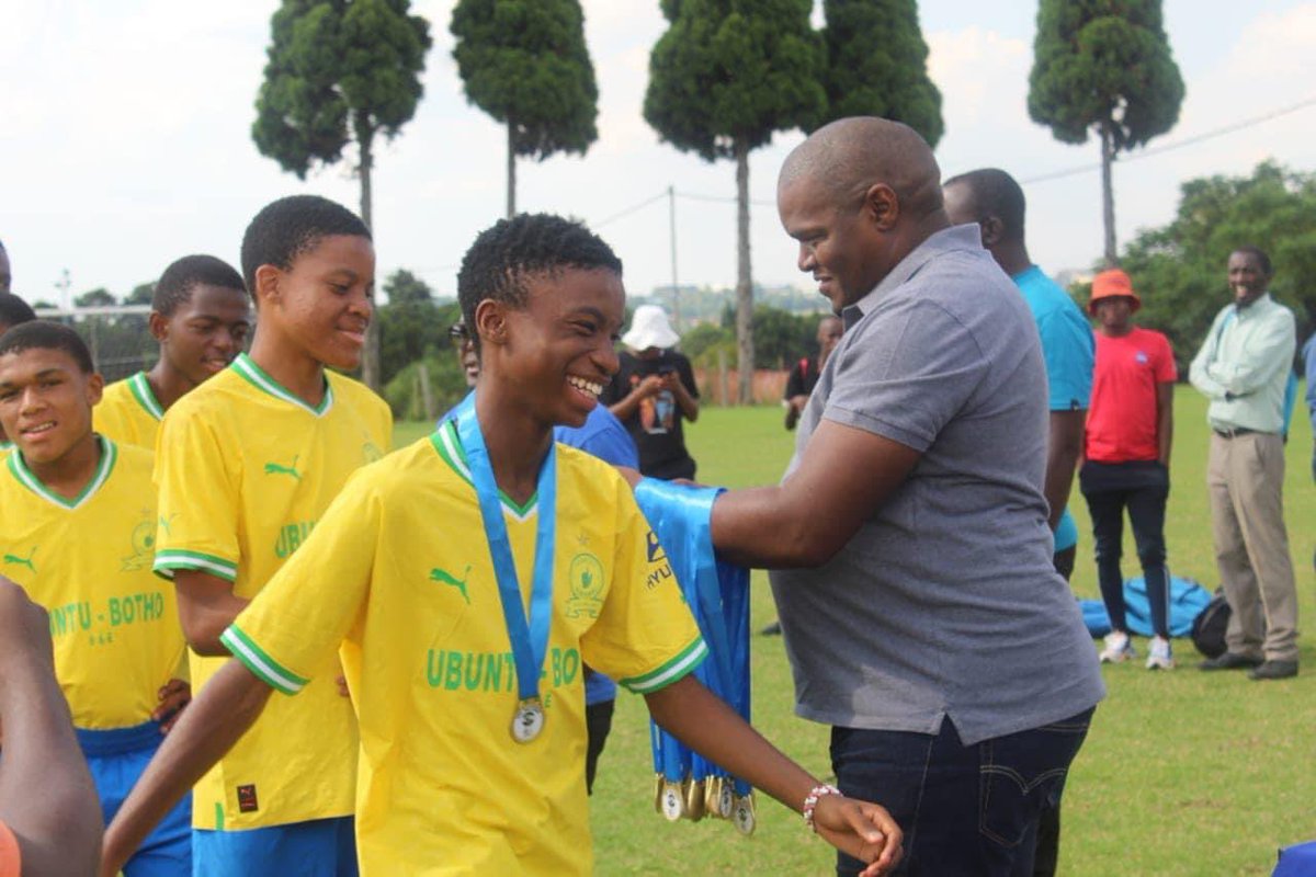 SafaGauteng's tweet photo. MAMELODI SUNDOWNS UNDER 17 CHAMPIONS 

🏆🏆🏆

⚽️

#gdlfinals
#safagauteng
#HomeOfChampions
#idiskiwayawaya https://t.co/qW93KahQIy