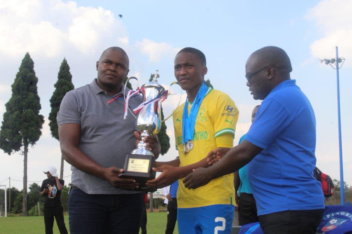 SafaGauteng's tweet photo. MAMELODI SUNDOWNS UNDER 17 CHAMPIONS 

🏆🏆🏆

⚽️

#gdlfinals
#safagauteng
#HomeOfChampions
#idiskiwayawaya https://t.co/qW93KahQIy