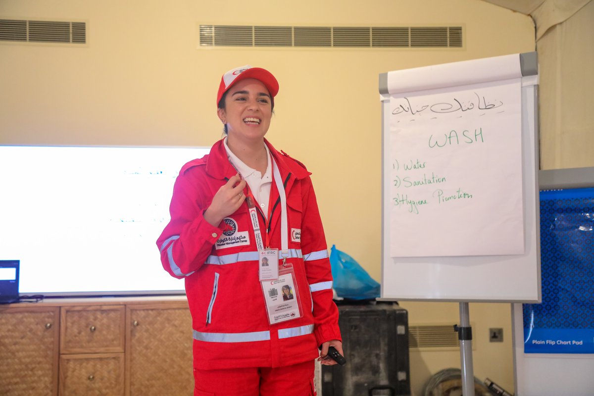 بناءً على توزيع المهام أثناء الاجتماع الصباحي لسادس أيام #مخيم_إدارة_الكوارث9 اختص الفريق الأخضر بالتدريب على المياه والإصحاح والنهوض بالنظافة في حالات الطوارئ، وأشرف على التدريب المهندس رياض قنديل، والمدربة جميلة الدويهي، والدكتورة أبرار حيدر، ومساعد المدرب عز الدين السائح
#DMC9