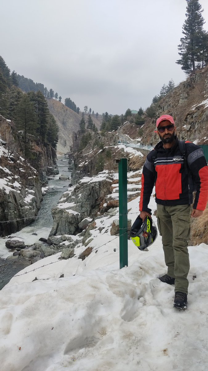 VlogsAltaf's tweet photo. He who doesn't notice whether it is winter or summer is happy. https://t.co/6NV4Lc5QOE
