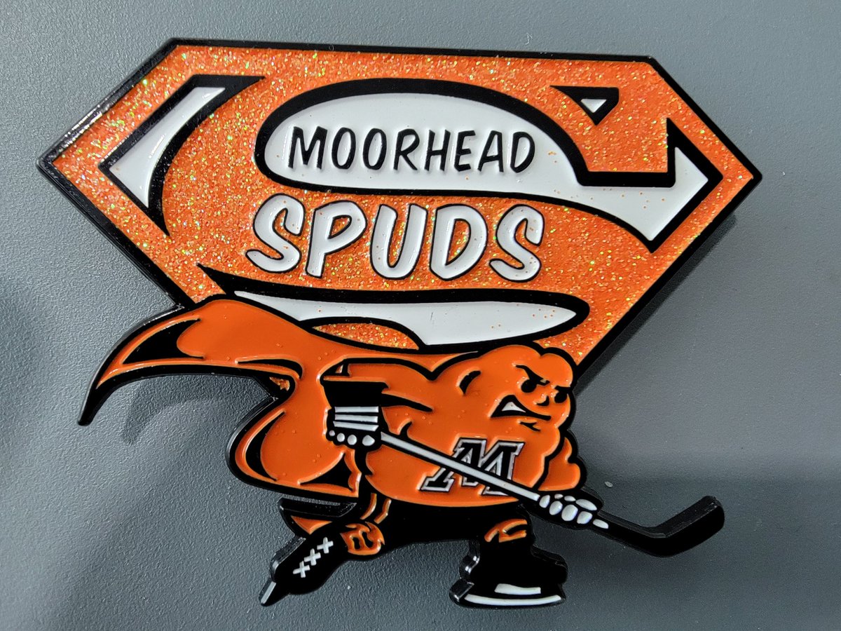 giveamanaboat's tweet photo. A match made in pin heaven! Edina vs Moorhead in the Squirt International Championship! 2:15pm at Scheels Arena #gospuds @MoorheadSquirtA @MHDHockeyHub #squirtinternational https://t.co/04hvqnlAHX