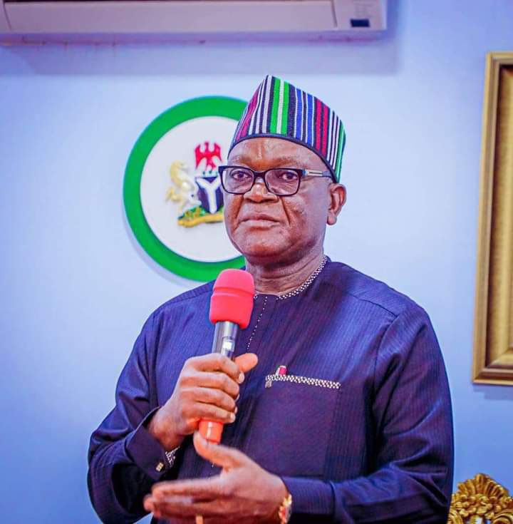 _iruefi's tweet photo. They were 5 but only one had the balls to stand for truth,fairness,justice and inclusiveness… Let’s give this man massive Likes

Obidients Peter Obi Tinubu Arise TV # BIVAS Falz  #NigeriaDecides2023 #ElectionResult Seyi Makinde Desmond Elliot Osinbajo Mc Oluomo Reno Okowa https://t.co/tR34PUr971