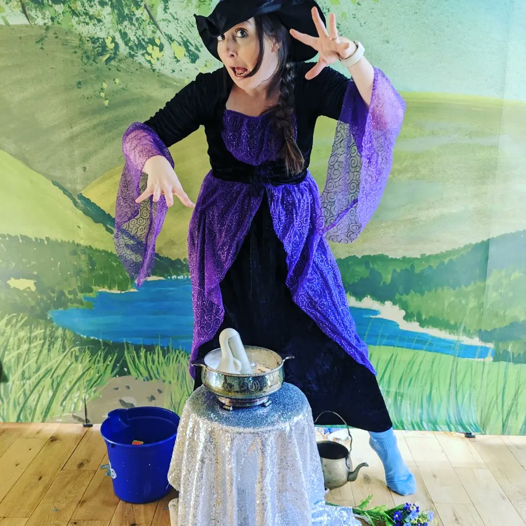 We are excited to be bringing our Wizard of Oz workshop and show to primary schools around England! 🧙‍♂️
#worldbookday #worldbookweek 
#schoolworkshop #divergentdrama