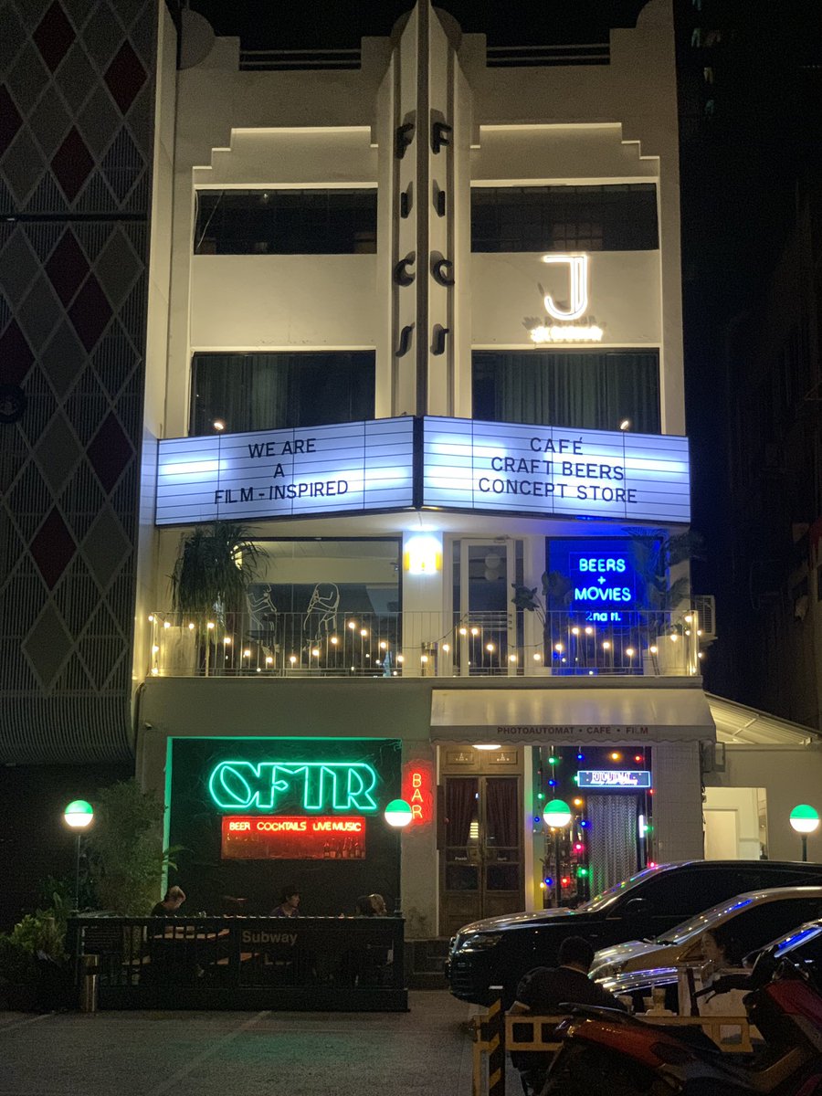 halu_tajma_6552's tweet photo. いよいよ明日は帰国の日、まさしくone for the toadなひととき #oftrbar
お酒弱いのに1杯目を頼み間違えてしまってThe Chemotherapy までは行けそうもない、、
次回の渡タイ🇹🇭の楽しみとして取っておこう✨
#OneForTheRoadMovie https://t.co/yOOtfCup15