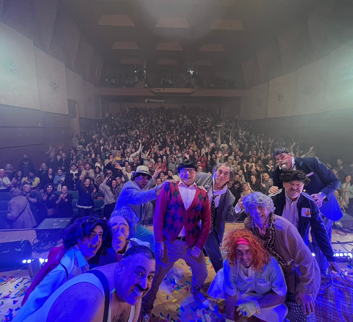 ¡Estar en Cádiz es estar en casa!🏡

3 días de #ElSeluElMusical con el Palacio de Congresos completamente ABARROTADO👏🏼

Espectacular la energía que hemos recibido este fin de semana⚡

La gira sigue, pero esto nos lo quedamos pa' siempre💙

🎉¡MIL GRACIAS Y VIVA EL #CARNAVAL!🎉