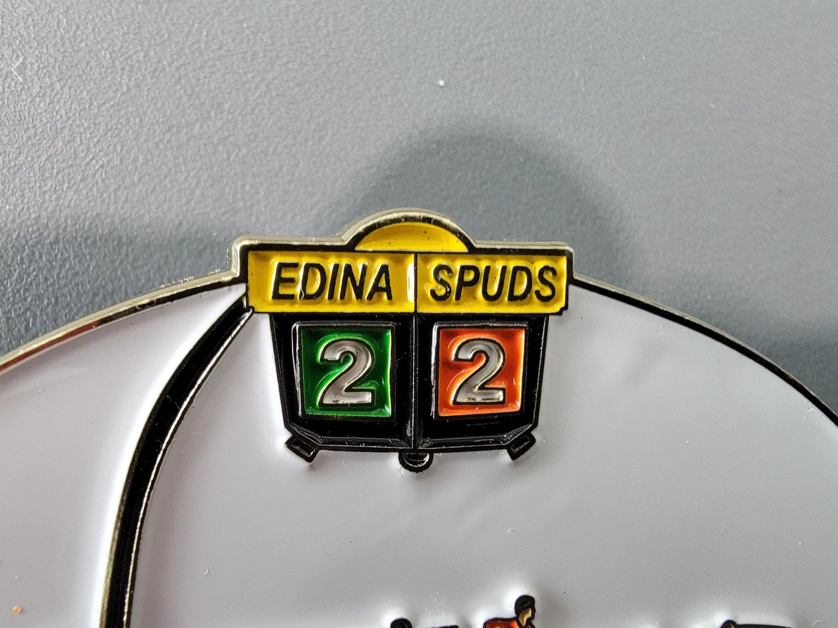 giveamanaboat's tweet photo. A match made in pin heaven! Edina vs Moorhead in the Squirt International Championship! 2:15pm at Scheels Arena #gospuds @MoorheadSquirtA @MHDHockeyHub #squirtinternational https://t.co/04hvqnlAHX