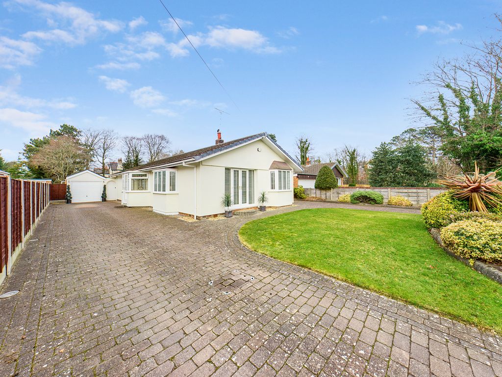 EweMoveFormby's tweet photo. This large two-bed, detached bungalow has just come onto the market in #Formby! It has been cleverly modified to create spacious living accommodation on one level and is located in a very sought-after spot.😀

Contact us 24/7 to arrange a viewing. 

https://t.co/qamm8wBIbG https://t.co/3V35B5J0Wp