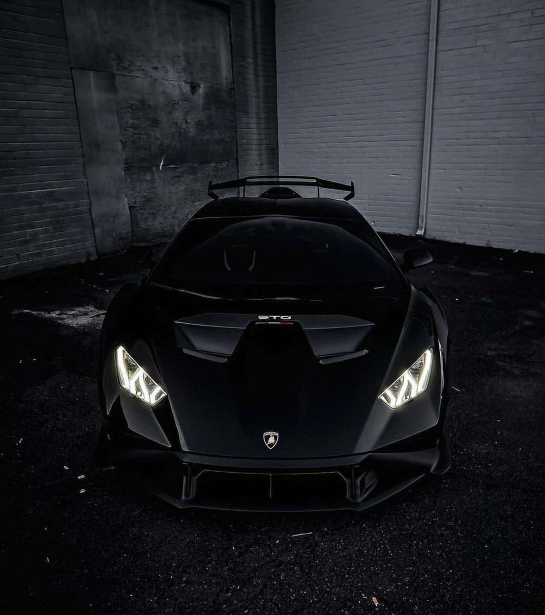 DailyLamboTM's tweet photo. Lamborghini Huracán STO 🐃 https://t.co/3J7xuDTPHv