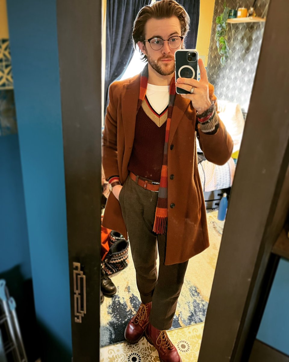 Today’s outfit said “let’s skip Spring and Summer and go straight to Autumn” 🍂

#selfie #autumn #mirror #glasses #gant #nextfashion #uniqlo #docmartens #tommyhilfiger #fossil #frederiqueconstant #bored #gay #gayuk #gaylondon #twittergay