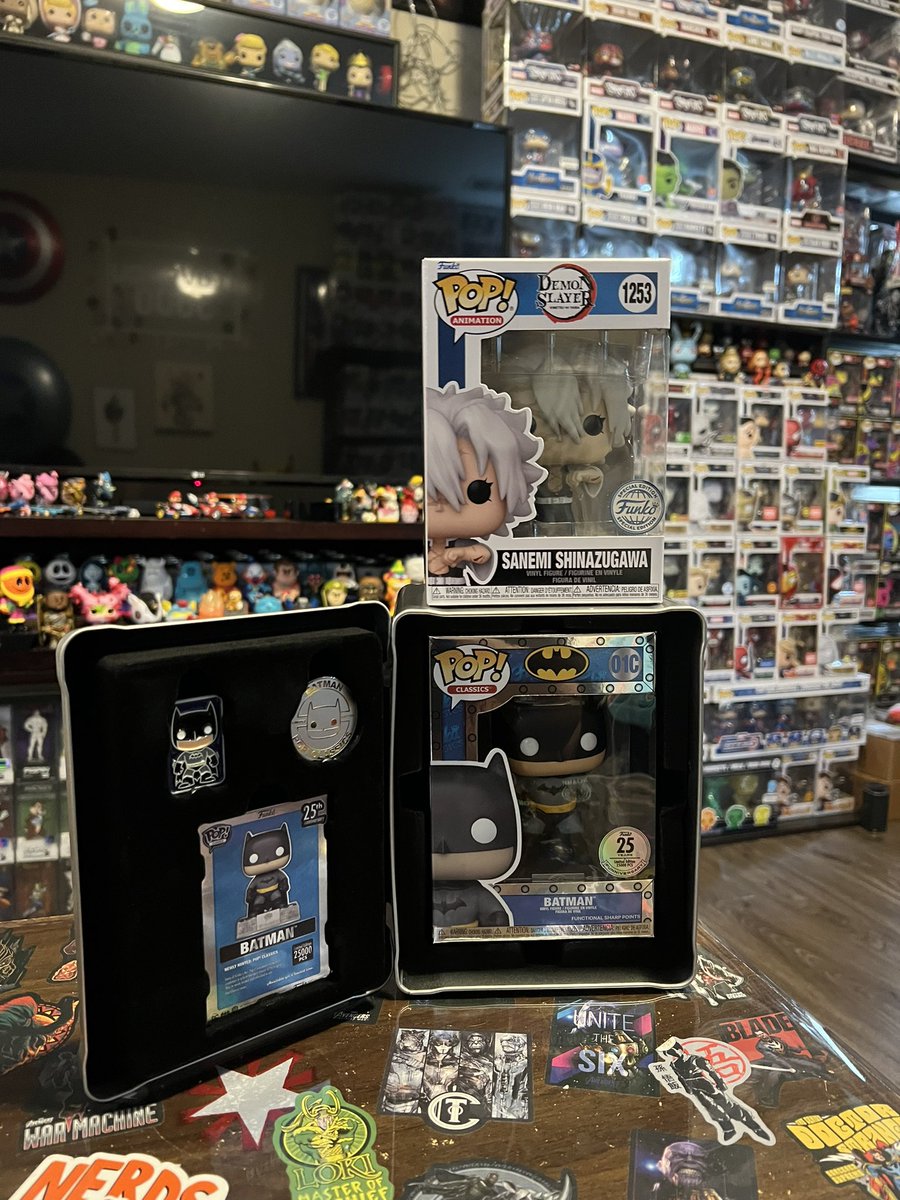 dj3cb's tweet photo. The packaging on this Batman is the best !! They should do the NFTS like this !!! #funko #FunkoFamily #funkoPOP #funko25 #batman #DemonSlayer https://t.co/ytTWMOY5rn