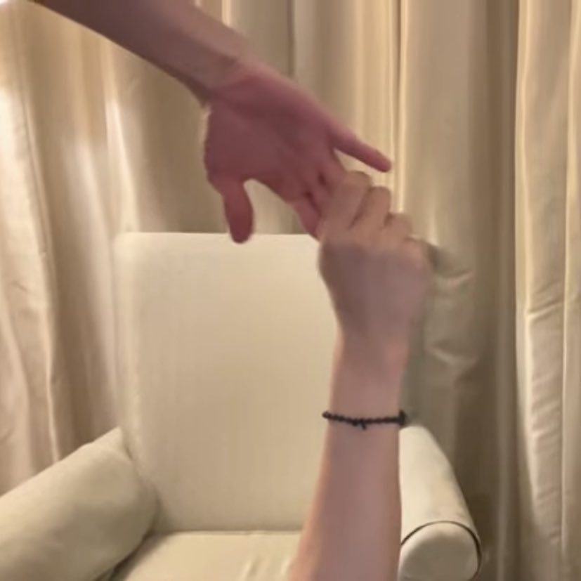 m8nanii's tweet photo. ю энд ми,                      …энд йо френд
джаст ас..                                стив https://t.co/4XtQGKm4AF