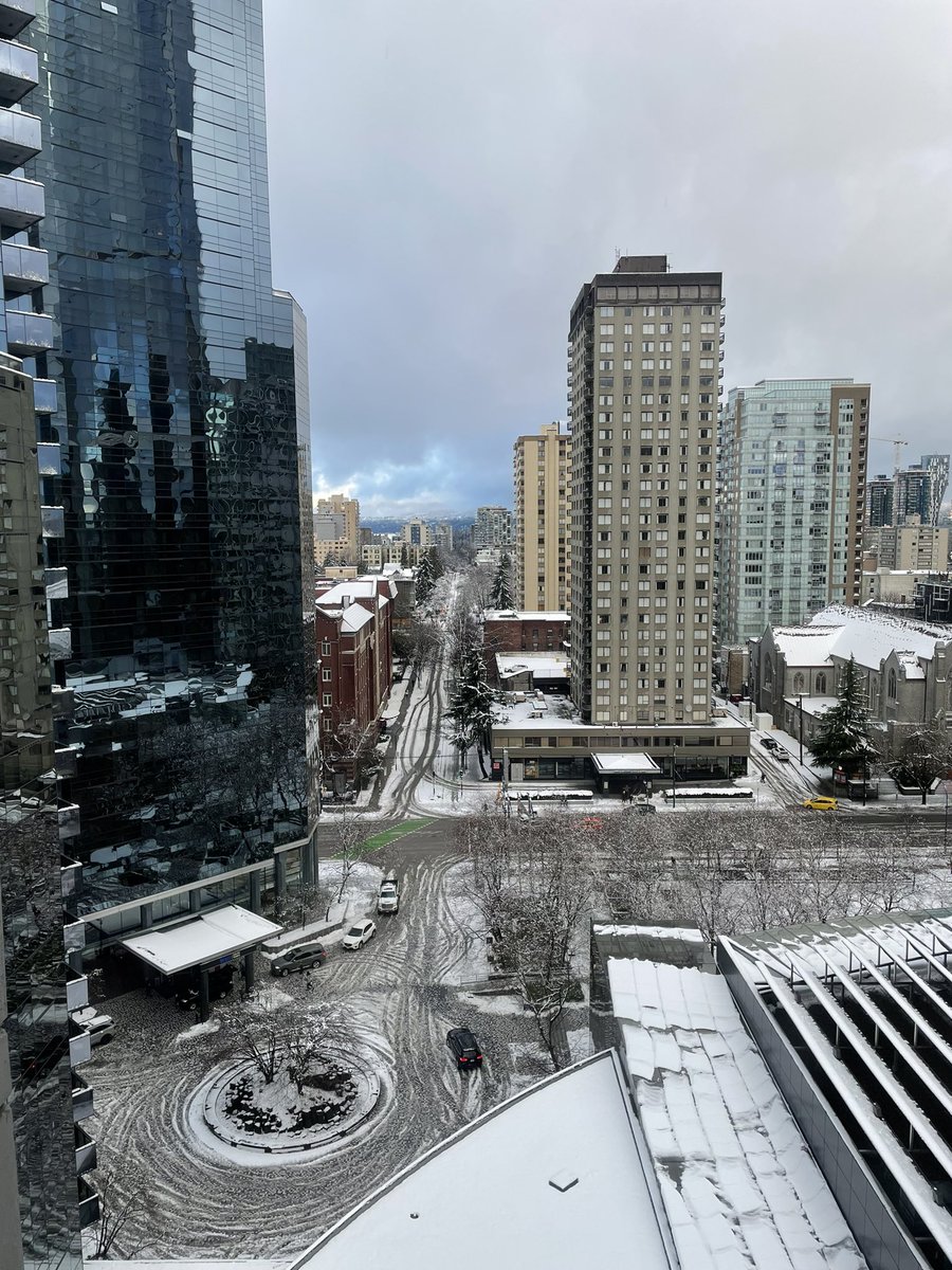Jesui_Deng's tweet photo. Good morning Vancouver.  After last night snow fall. #downtown Vancouver #snow in Vancouver #ctvnews #iphonography https://t.co/0WV13Pjt9x