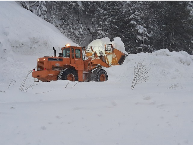 EmconSelkirk's tweet photo. Results from avalanche control work at three valley gap West of Revelstoke. #BCStorm #avalanchecontrol #Revelstoke https://t.co/NKSPIii0JB