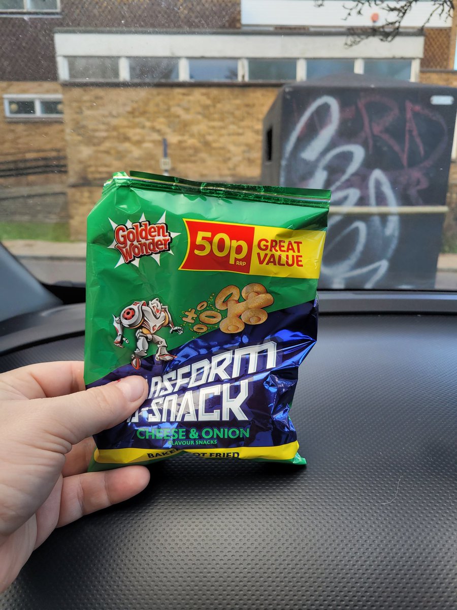 Mr_Scorch's tweet photo. @GoldenWonderUK I know times are hard but I at least wanted half a bag of crisps... what happend to the rest?? 😆 https://t.co/dajoFfW1SW
