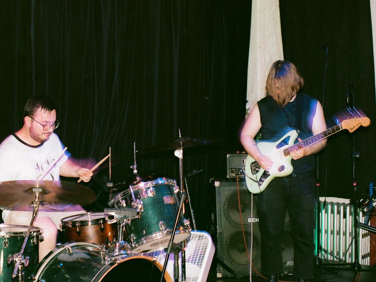 betterlivingdot's tweet photo. rippin’ a gig at Arlene’s Grocery tonight we’re on at 7
don’t be late

📸: Carl Rickard https://t.co/byMDB9ht3w