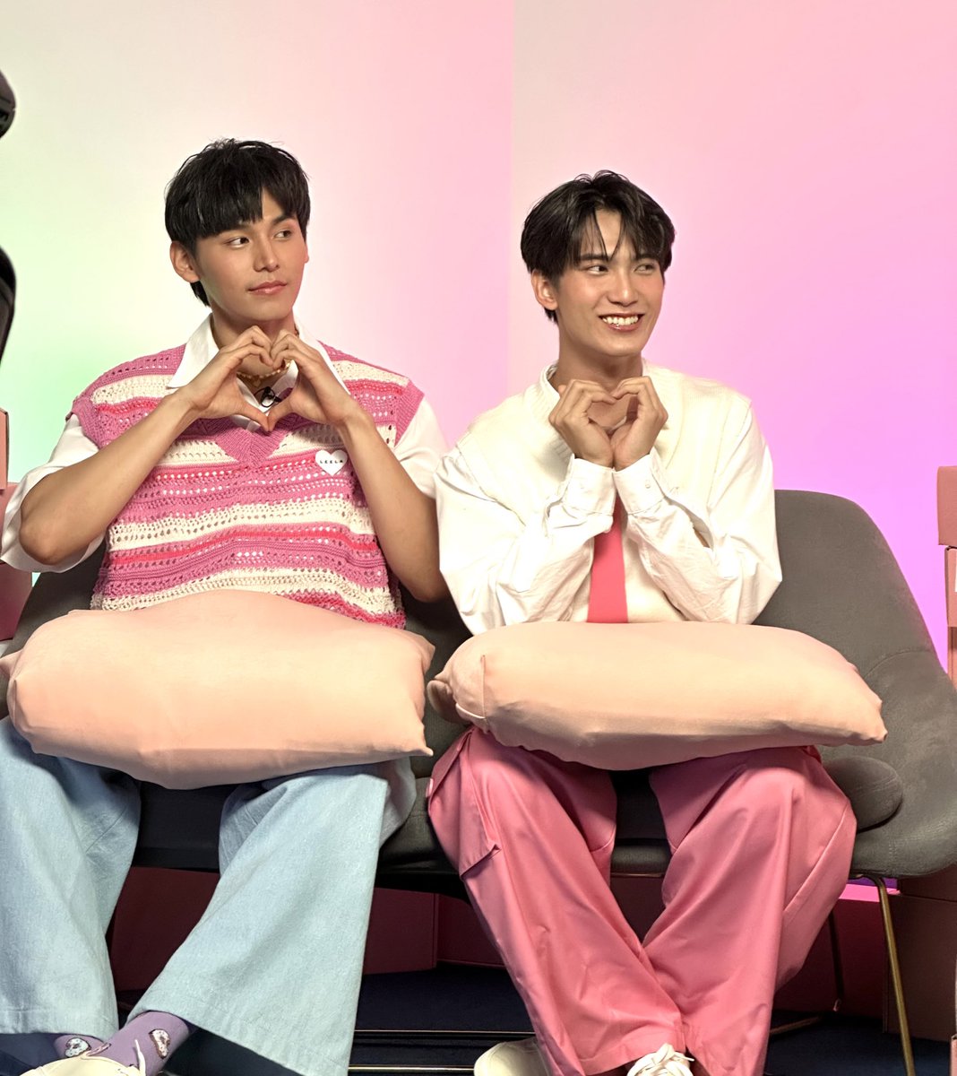 Sixsuperstars's tweet photo. Mini heart 💖 #JaFirst #จาเฟริสท์ https://t.co/JbZk6sc8lP