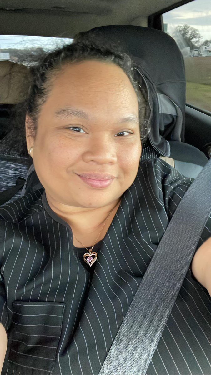 broken_tornrose's tweet photo. Everyday my routine has been the same for the past 5.5yrs. I wake up; prepare my husband’s breakfast/lunch and clothes for work. Cleans the house. Then prepares for dinner and husband’s clothes when he gets home. Prepares his after work snack. But I still end up broken #filipina https://t.co/pzYa97nX8Q