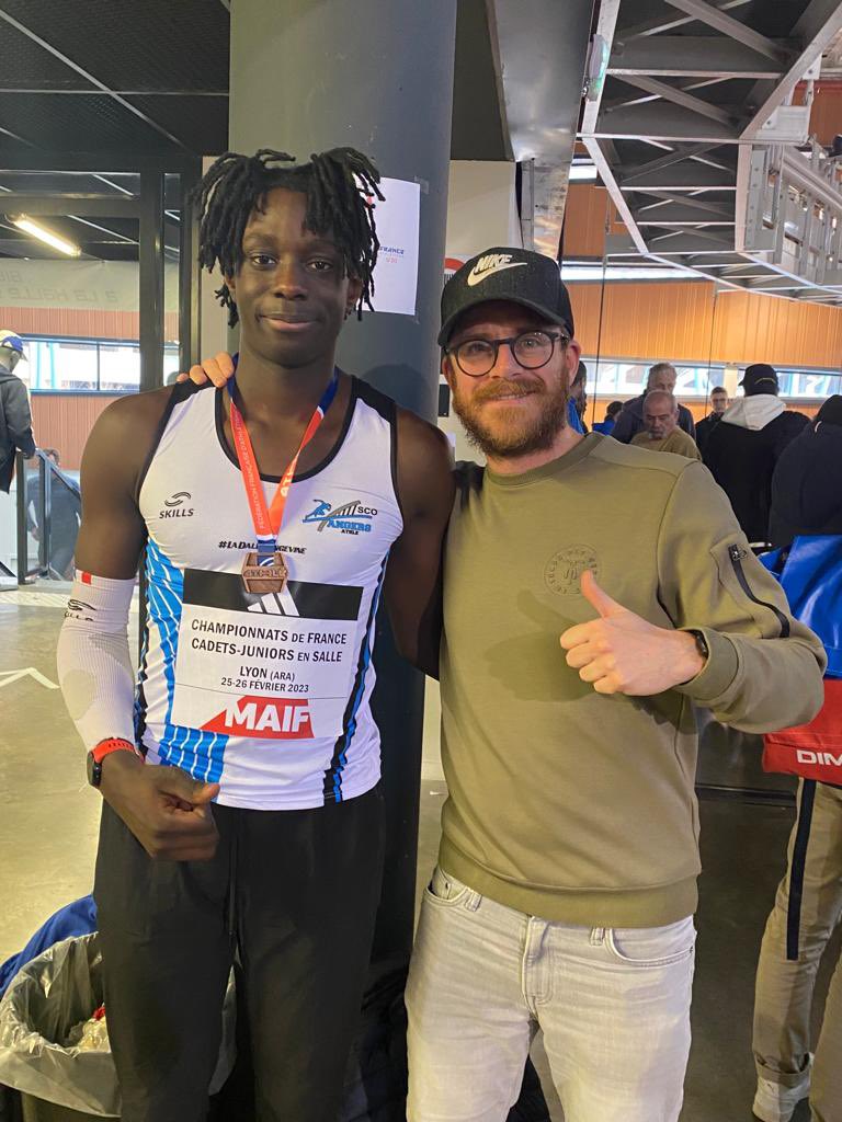 SCOAngersAthle's tweet photo. Médaille de bronze cadet🥉 pour Ethan Djomo @SCOAngersAthle aux 🇫🇷 Jeunes à #Lyon avec un saut à 2m (record personnel) 💪 #TeamFuturSCOAA #SportAngers #Angers @Scoomnisports #FFA #LaDalleAngevine https://t.co/O8AbT2owQG