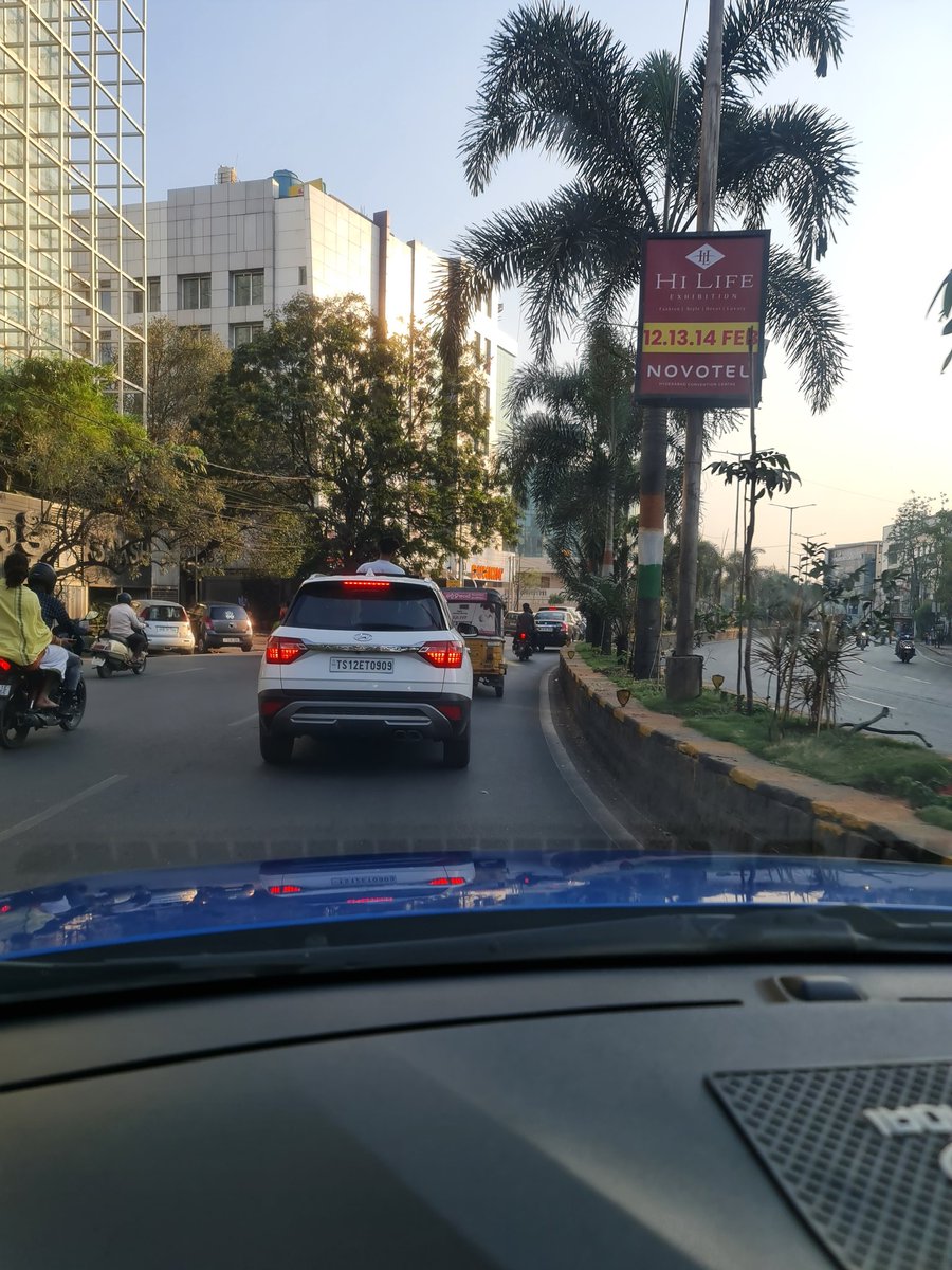 AttyBhai's tweet photo. @HYDTraffic - TS12ET0909, Banjara Hills Road No.1 17:11 https://t.co/CfTXbzwIjM