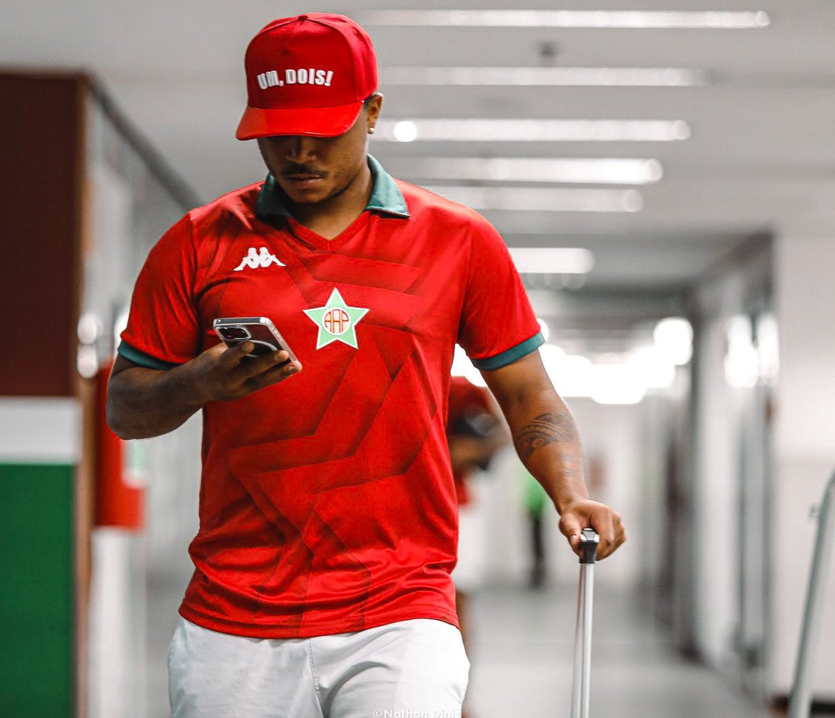 Fé pros crias ✌🏾 <a href="/um2oficial/">Um, dois! Fashion Soccer</a>