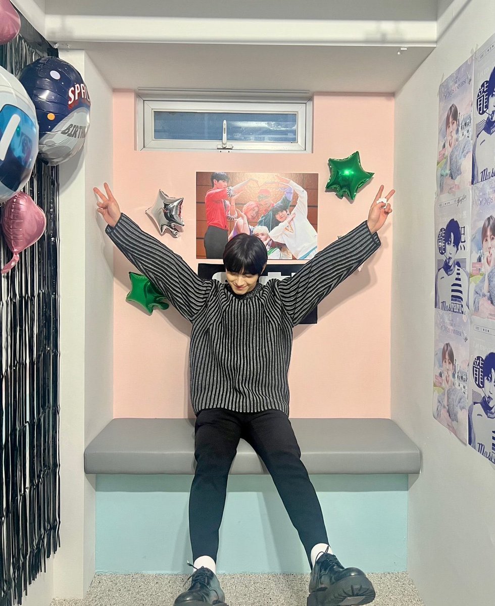 I've still got plenty of birthday dumps too precious to be only kept alone. So please excuse me, I'd like to have +1 day as the birthday boy.