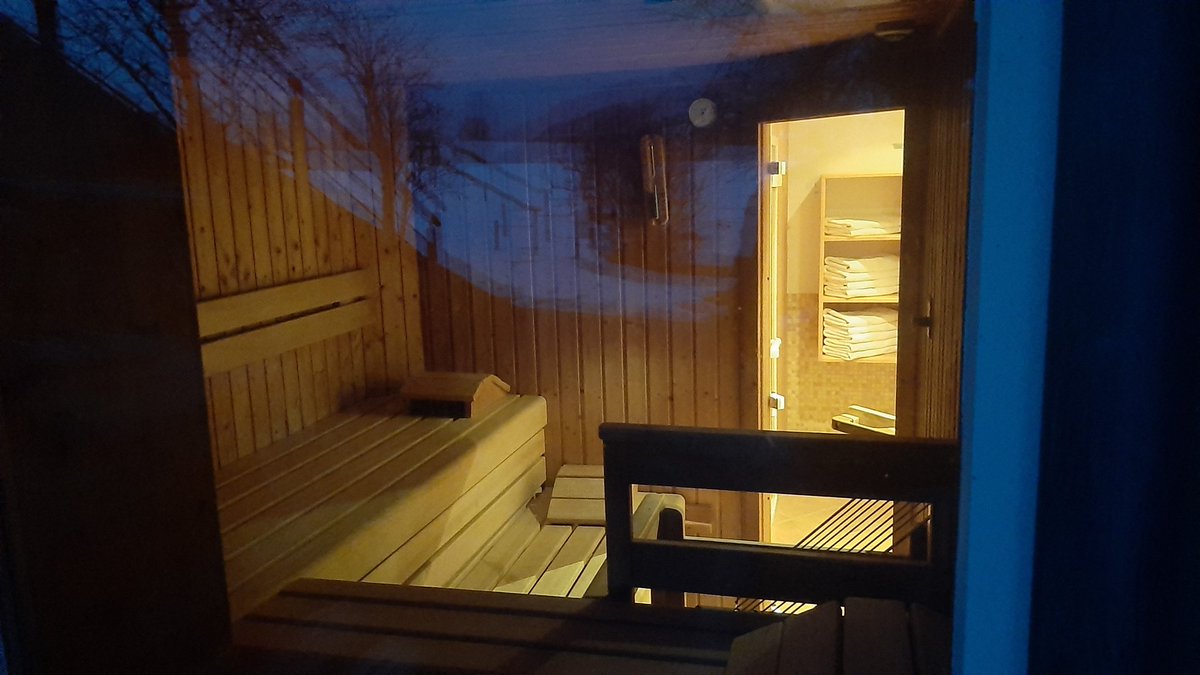 chrili4040's tweet photo. 😍Urlaubsausklang: Nach dem letzten Saunabesuch ☺ nochmal raus ins Schneegestöber❄
❤#ramsauamdachstein https://t.co/9oybrYvEig