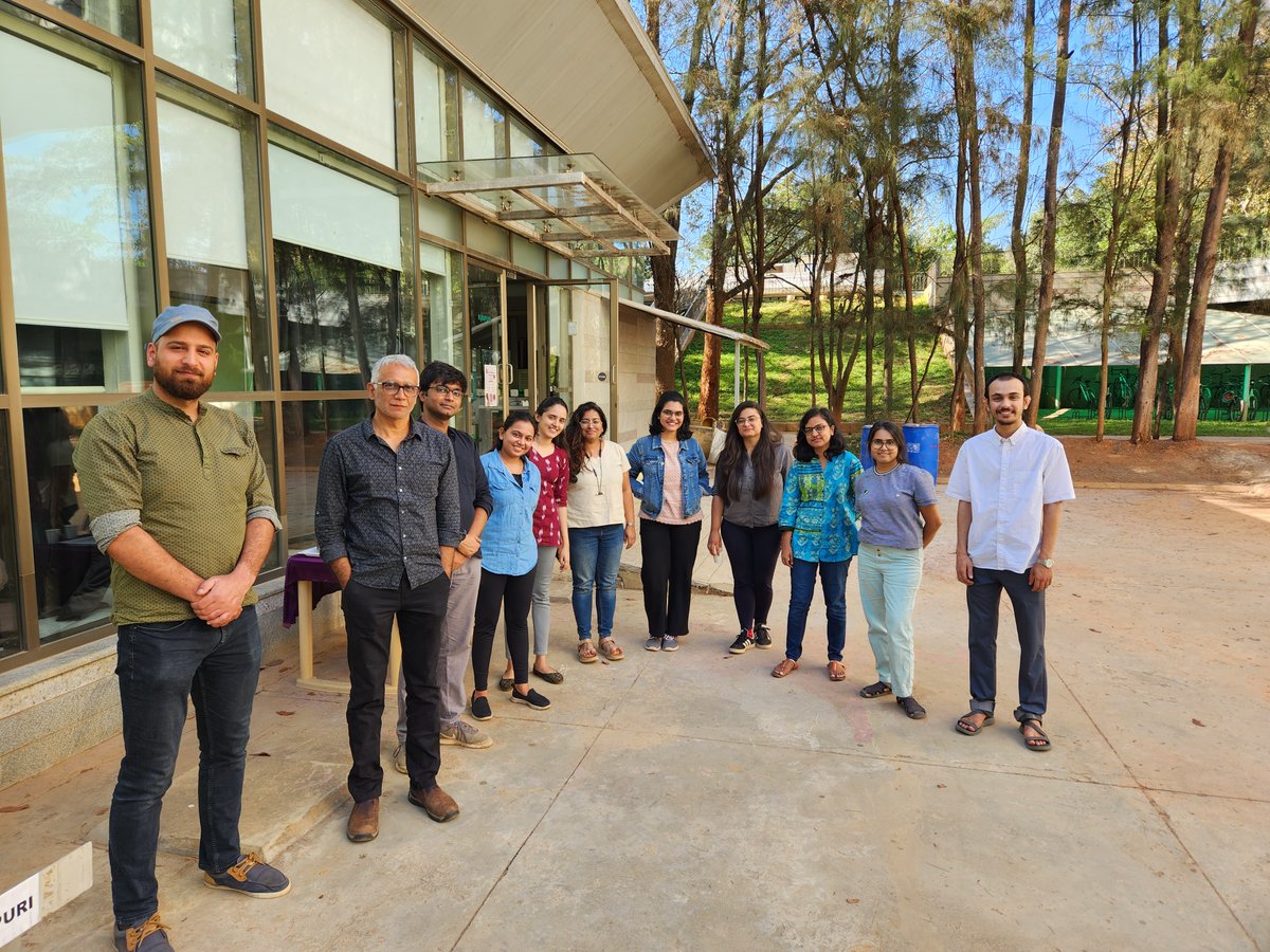 The 10th annual #sciencejournalism workshop @NCBS_Bangalore wrapped up yesterday. Last Fri, we marked 10 editions of the workshop with a dinner with alumni and faculty who have been a big part of the effort to foster #scicomm in India