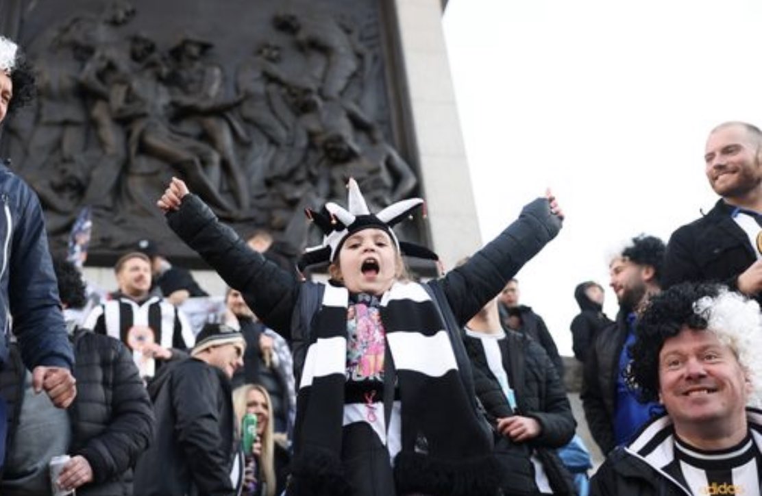 NicoleGoodwin92's tweet photo. Here’s a photo of Hannah singing at Trafalgar Square yesterday taken by our photographer @iainbuist1971. Hannah added: “My favourite part was singing with everyone.” https://t.co/bWKA4DA3St