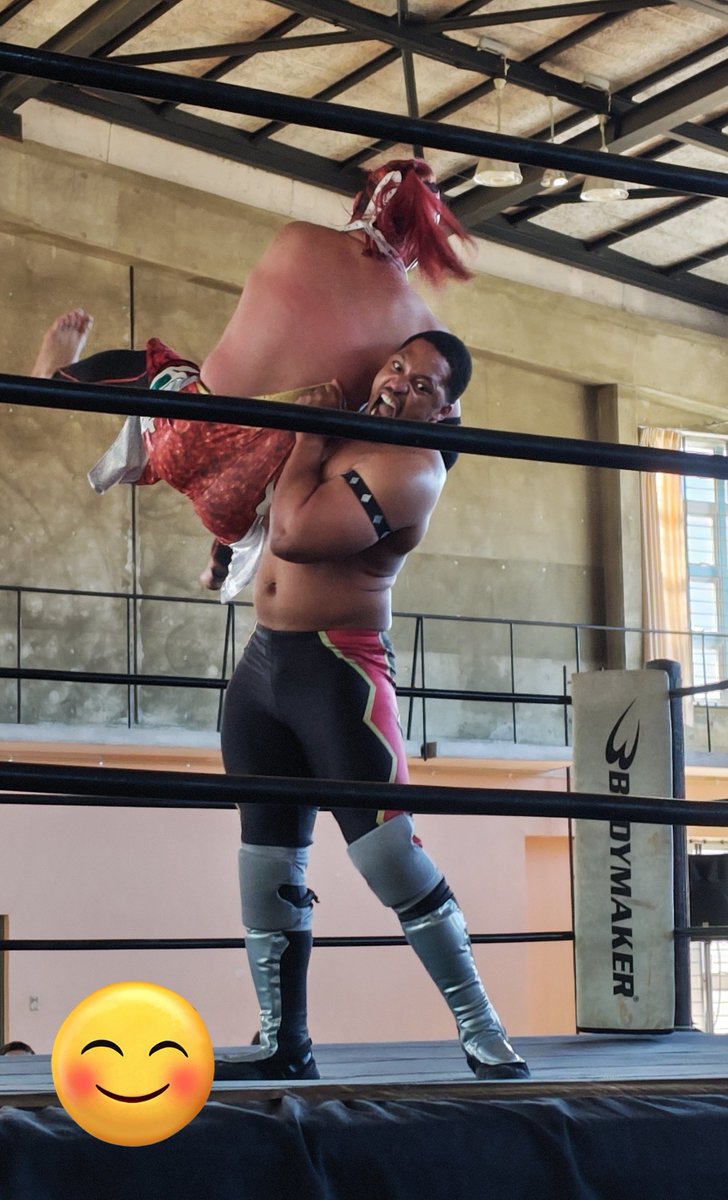 oosumetabopapa's tweet image. なんくるないサーキット2023in奥三河
奥三河総合センター体育館大会
第３試合
 #首里ジョー vs #KJAX
JAX選手が終始パワーで押し切る。
首里ジョーも反撃するも力尽き、JAX選手の勝利。
 #琉球ドラゴンプロレス