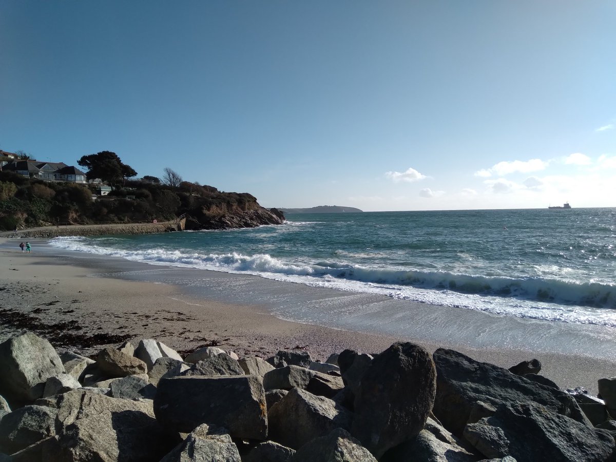 StableOld's tweet photo. Dog walk before offspring #1s rugby match. Lovely but a pretty cold wind and some big lumps coming in from the channel! #OSC #swanpool #Falmouth https://t.co/01Y0cdTVEq