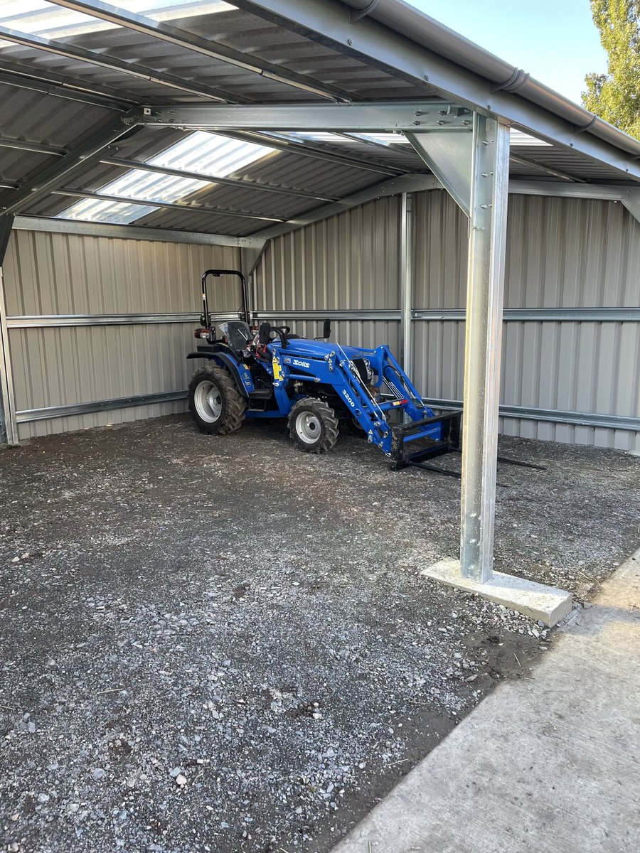 Small open fronted farm storage.

Perfect for all types of agricultural storage  such as machinery, hay or feed.  

📨 sales@steelbuildmasters.co.uk 📞 0800 368 9100
🌐 steelbuildmasters.co.uk