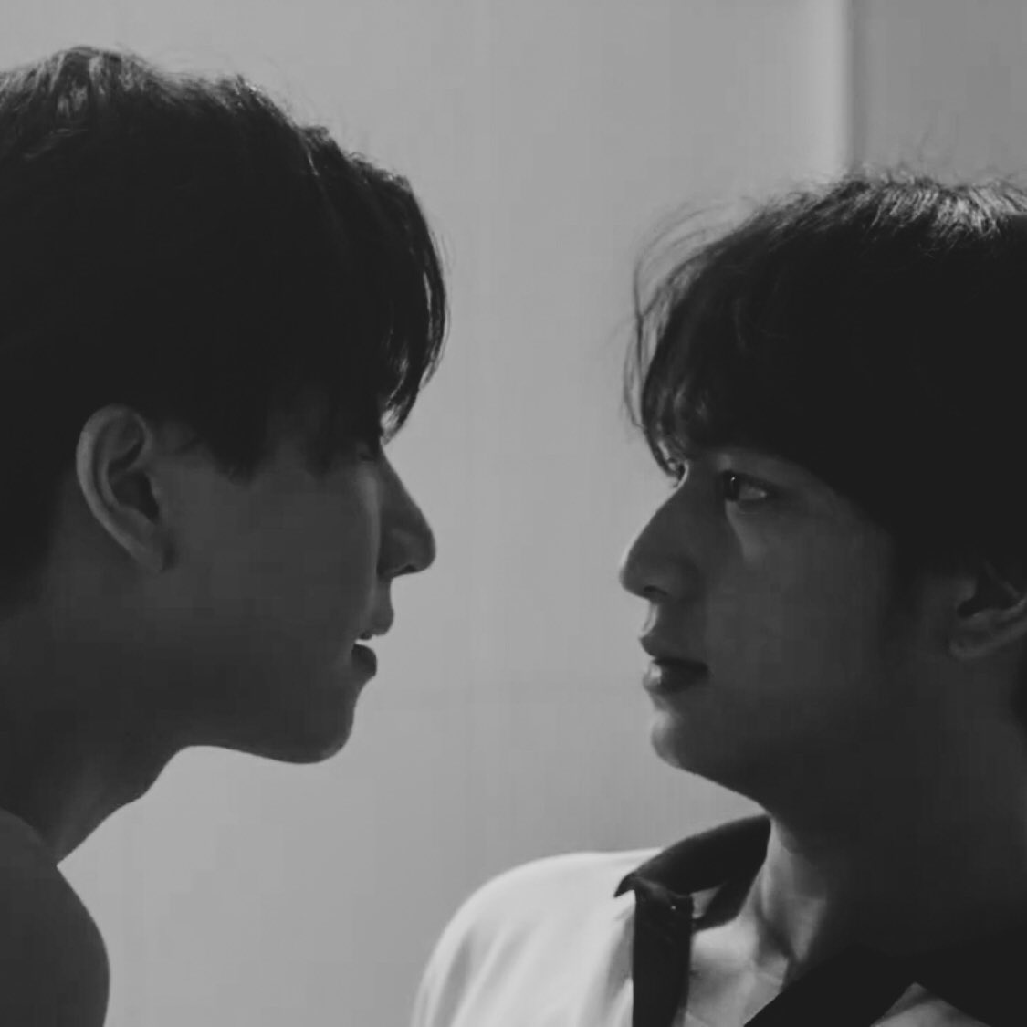 metatineoi's tweet photo. #OHMNANON X #PERTHCHIMON AU

𝑫𝒂𝒏𝒈𝒆𝒓𝒐𝒖𝒔 𝑩𝒖𝒅𝒅𝒚

Tentang tiga keluarga mafia yang sangat berpengaruh. Jaidevsaith, Vareshkratana dan Tanaya. Dua diantaranya bermusuhan dan satunya mencari keuntungan dari permusuhan tersebut. https://t.co/Ye5MbeKhnI