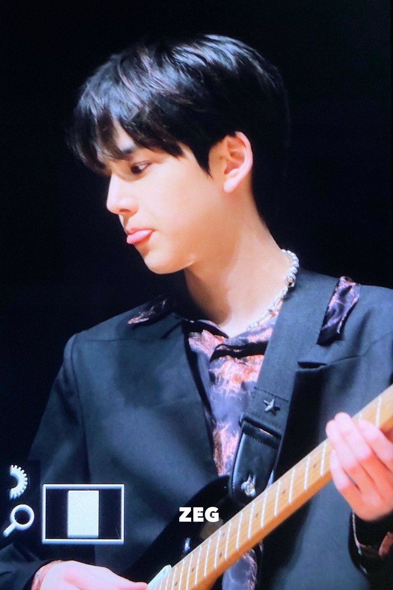 be1uvhn's tweet photo. 일렉과 영훈이 실존한다
락스타훈 is real . https://t.co/x7x4WaLWCM