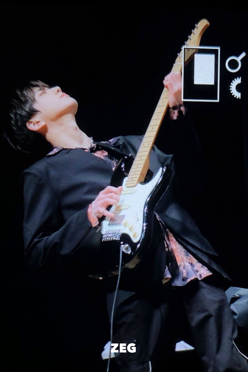 be1uvhn's tweet photo. 일렉과 영훈이 실존한다
락스타훈 is real . https://t.co/x7x4WaLWCM