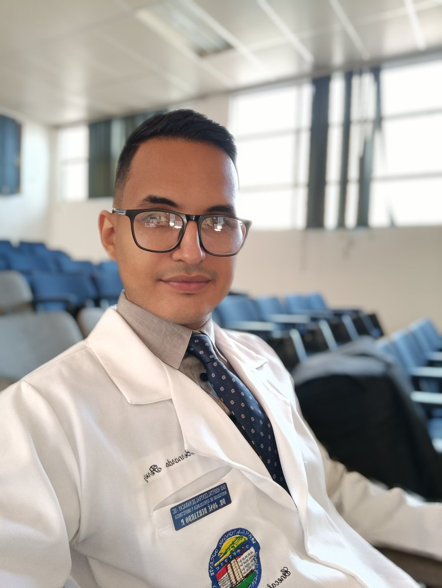 jb_pm's tweet photo. Aquí una de doctor día académico. PD: Estaba así por qué fui el primero en llegar #doctor #Mensfashion #BoysLove #gaymen #medicina #obstetricia
#hospitalized https://t.co/x9PGHAYoMa