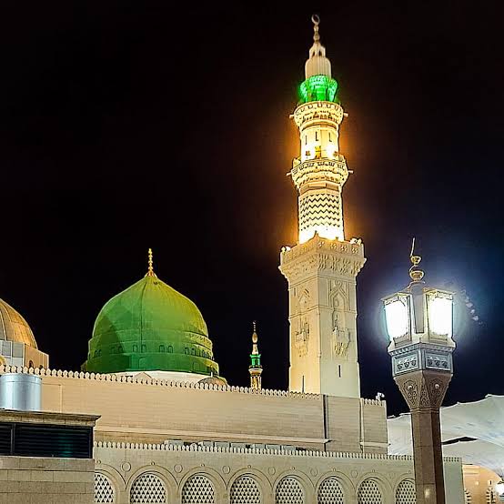 UrduNoteBook's tweet photo. گرم ریت پر لیٹے بلال سے پوچھو
 محمد ﷺ کے عشق میں کیا سرُور مِلتا ہے❤ https://t.co/oRW3QDjTXu