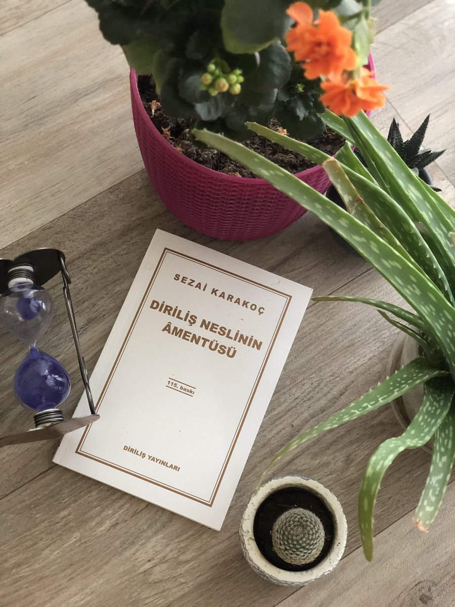 esrakgl12_'s tweet photo. Diriliş eri çalışkandır,
Tembellik, nefsin yatağıdır!..

#kitap  
#okudum 
#neokuyorum https://t.co/28vB3yxew6