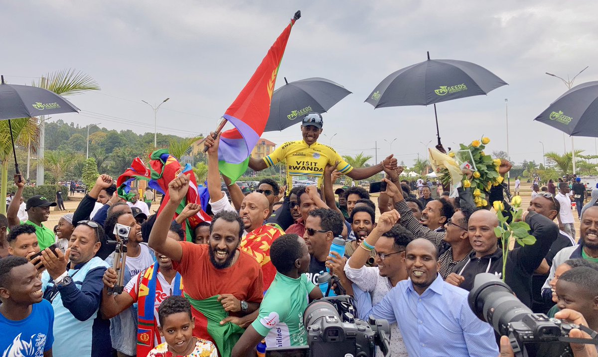 À 23 ans, Henok Mulubhran remporte le Tour du Rwanda (+ 2 étapes) pour sa 4ème participation. Il perpétue la tradition érythréenne sur la course : 5 succès en 15 éditions avec 4 coureurs (Teklehaimanot, Kudus, Tesfazionx2, Mulubhran) #Eritrea #TourDuRwanda2023 #TdRwanda23