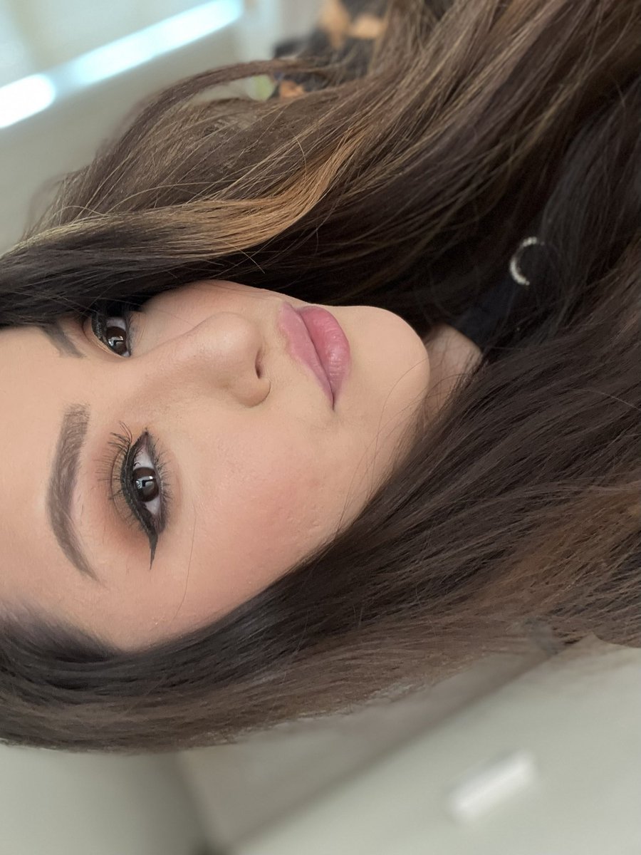 Selenabcxo's tweet photo. I’m case y’all missed me 😘 https://t.co/IWnXhn4gwT