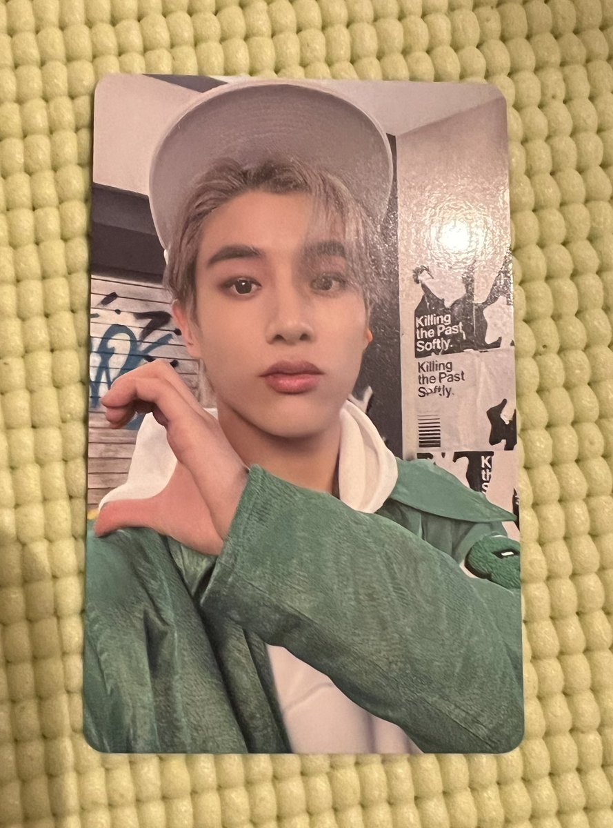 こちら買い取って下さる方いませんか？？

お値段は相談で決めさせて頂きます。
送料込みです。

拡散よろしくお願いします！