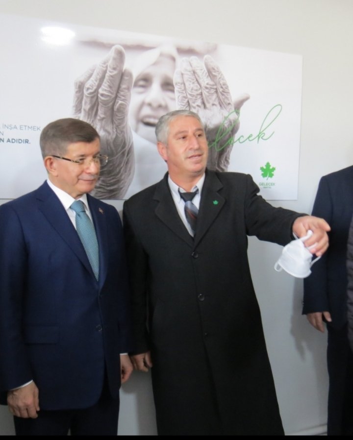 Sayın Genel Başkanımız Ahmet DAVUTOĞLU nün Doğum gününü en içten dileklerimle kutlar GELECEK te TÜRKİYE'NİN Başında görmek isteriz