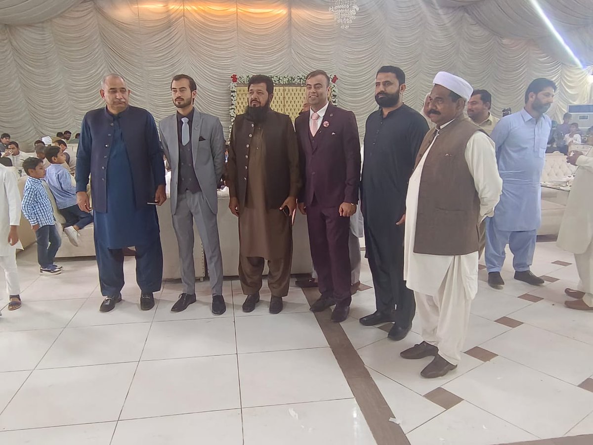 chehsan_'s tweet photo. رہنما پاکستان تحریک انصاف و سابق ممبر صوبائی اسمبلی چوہدری احسان الحق صاحب کی یزمان آمد ۔
چوہدری احسان الحق صاحب نے چوہدری محمد رمضان کے صاحبزادے چوہدری صابر صاحب کی تقریب ولیمہ میں شرکت کی اور زندگی کے اس سفر میں برکت کی دعا کی ۔
#ehsan_ul_haq_ch #chehsanulhaq #mpayazman https://t.co/Ow8rflFK4a