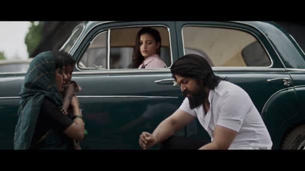 Prasaadhere's tweet photo. इस दुनिया मे सबसे बडा योद्धा “मॅां” होती है।  #kgf1 #favouritescene #fanofyash https://t.co/Fgt4Z17BUa