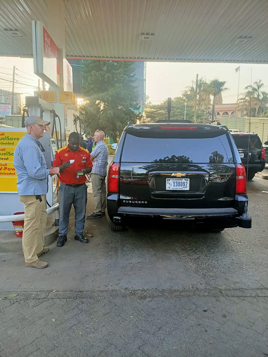 vivoenergykenya's tweet photo. We had the pleasure of serving the motorcade of Dr. Jill Biden, the First Lady of the United States of America with our premium grade fuel Shell V-Power at our Shell New Commercial Service Station in Parklands during her official visit to Kenya. Living up to our customer promise. https://t.co/ZWZHpG3DlM